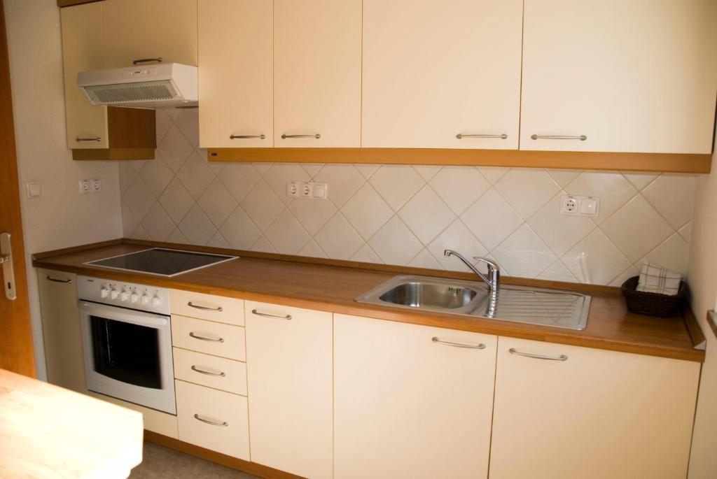 Dezman Apartments & Rooms Kranj Room photo